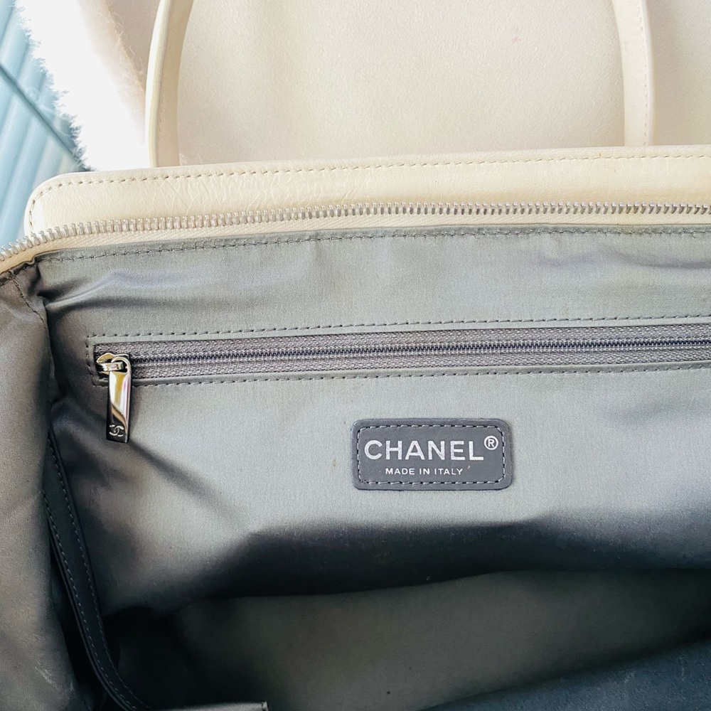 Pre loved Authentic Chanel tote - Picture 10 of 16